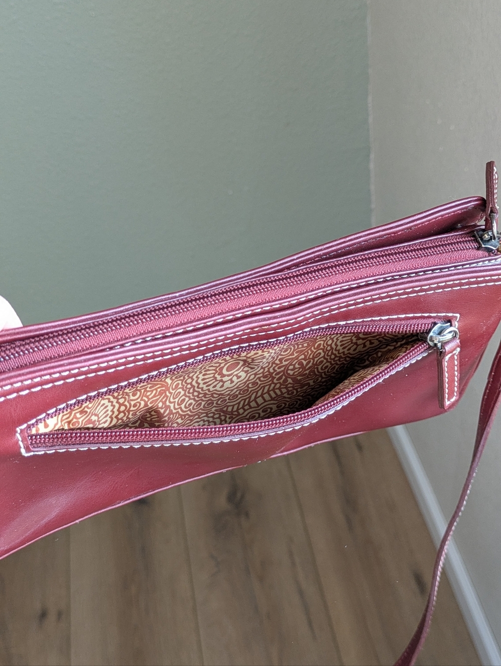 Vintage Guess Maroon Shoulder Bag - Picture 4 of 5